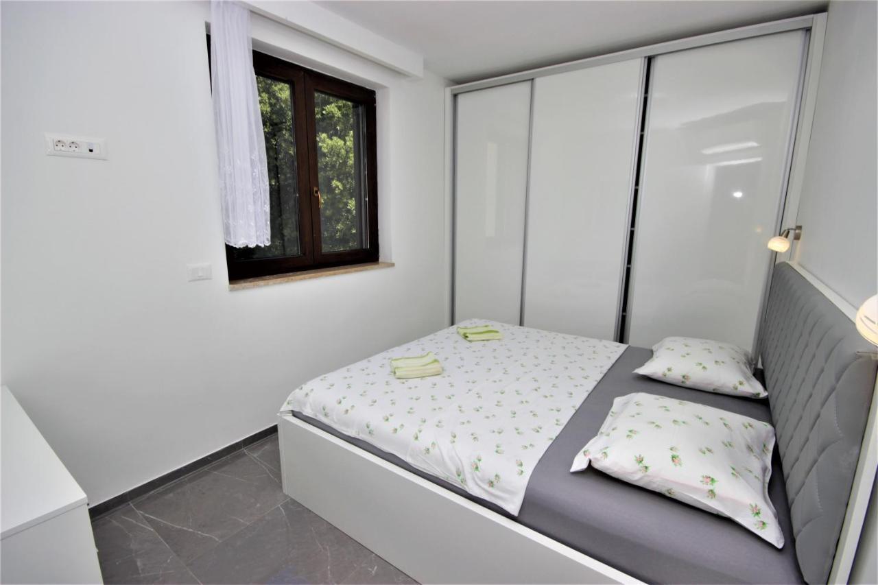 Apartments Smitran บานโจเล ภายนอก รูปภาพ