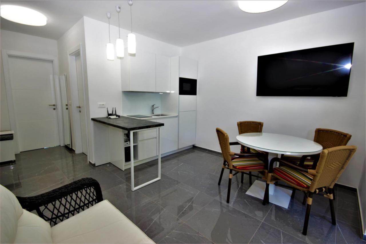 Apartments Smitran บานโจเล ภายนอก รูปภาพ