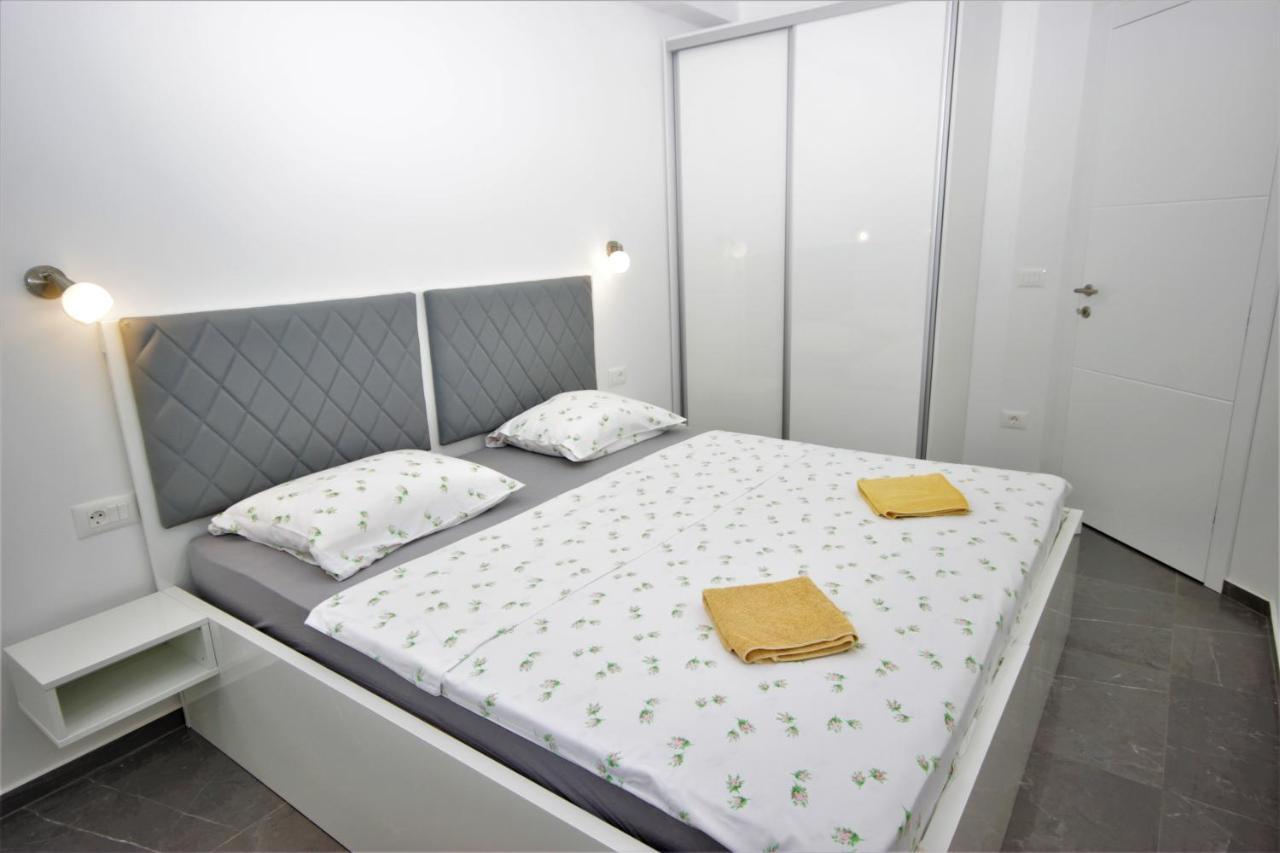 Apartments Smitran บานโจเล ภายนอก รูปภาพ