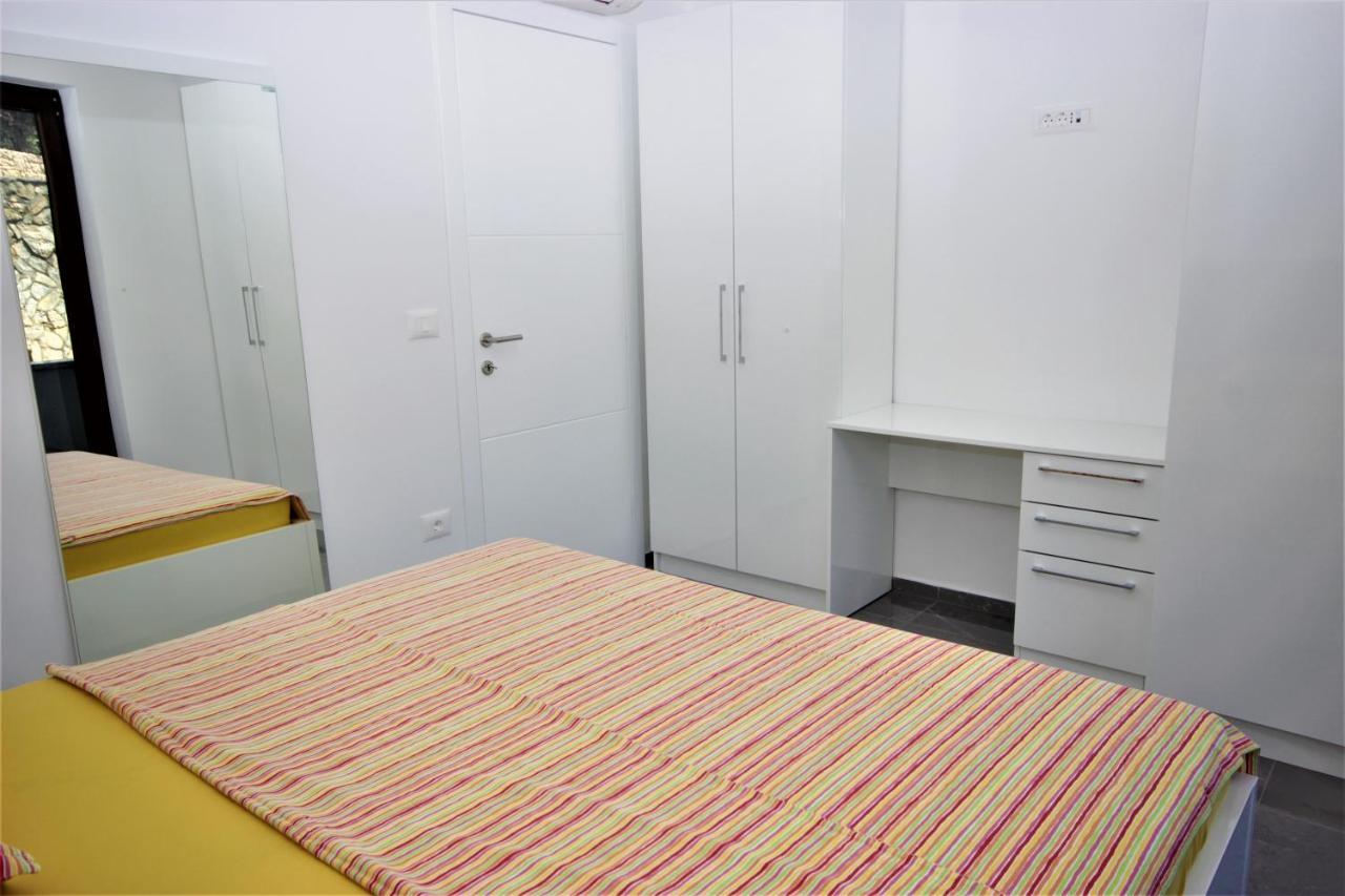 Apartments Smitran บานโจเล ภายนอก รูปภาพ