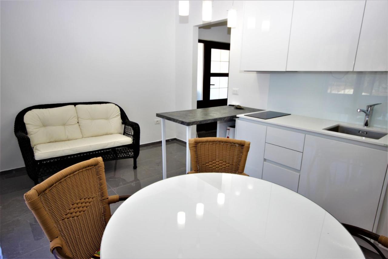 Apartments Smitran บานโจเล ภายนอก รูปภาพ
