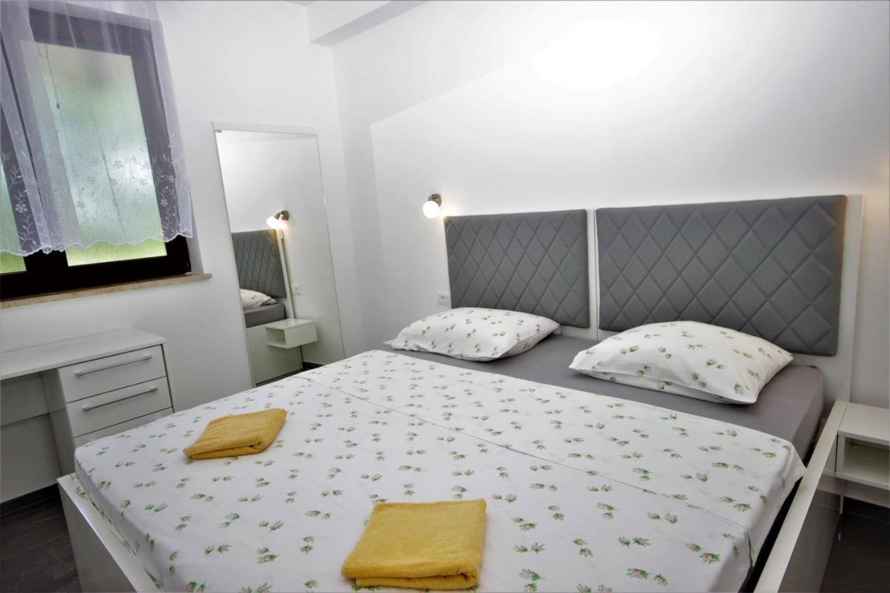 Apartments Smitran บานโจเล ภายนอก รูปภาพ