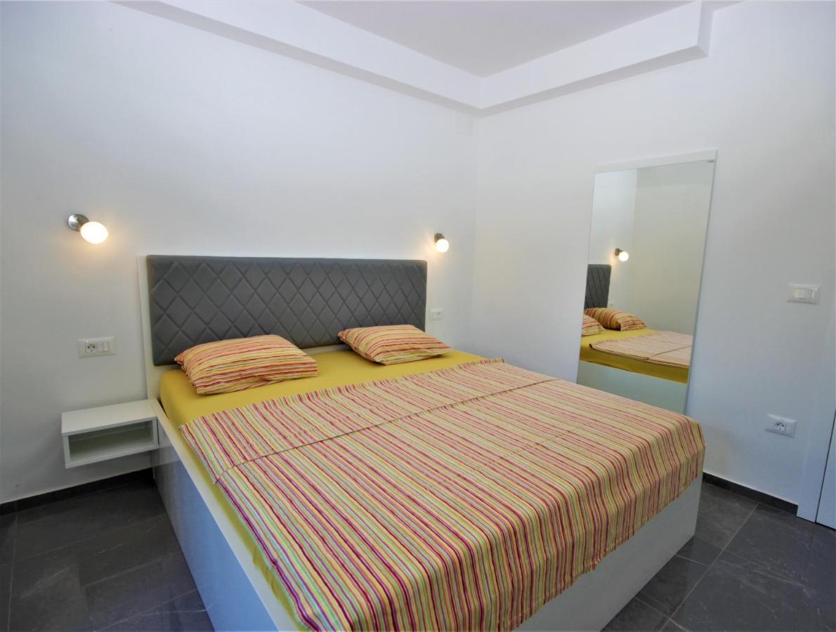 Apartments Smitran บานโจเล ภายนอก รูปภาพ