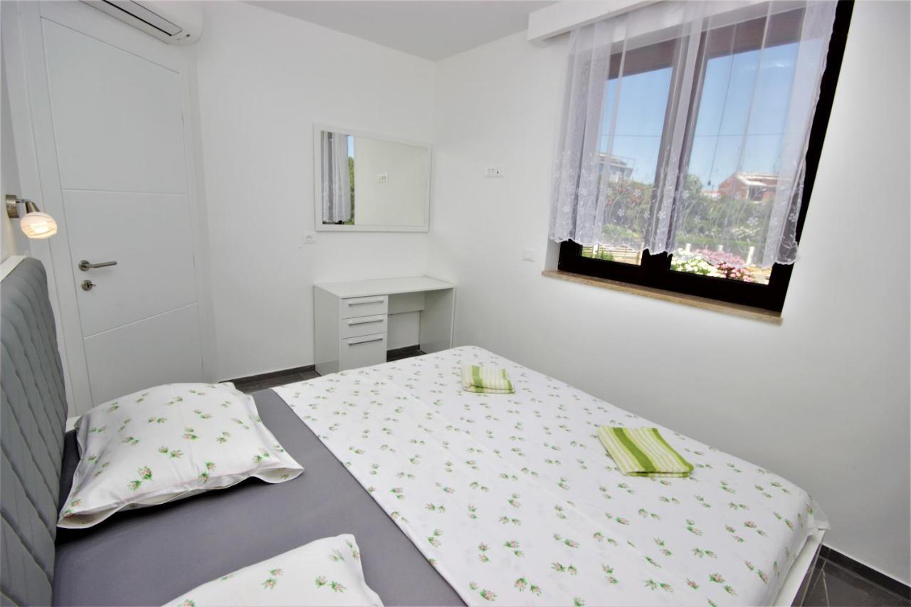 Apartments Smitran บานโจเล ภายนอก รูปภาพ